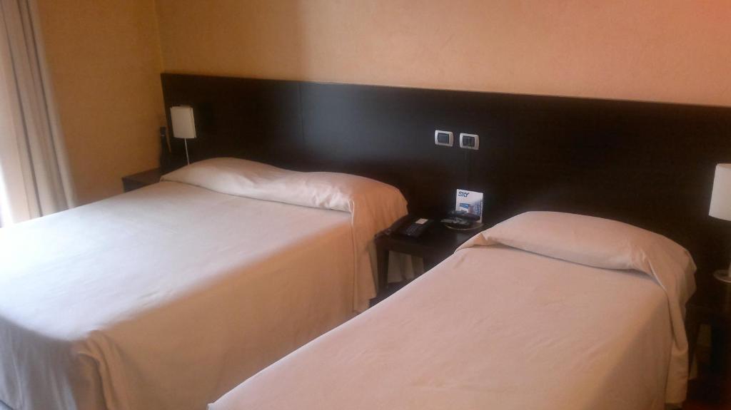 Hotel Aleramo Асти Номер фото